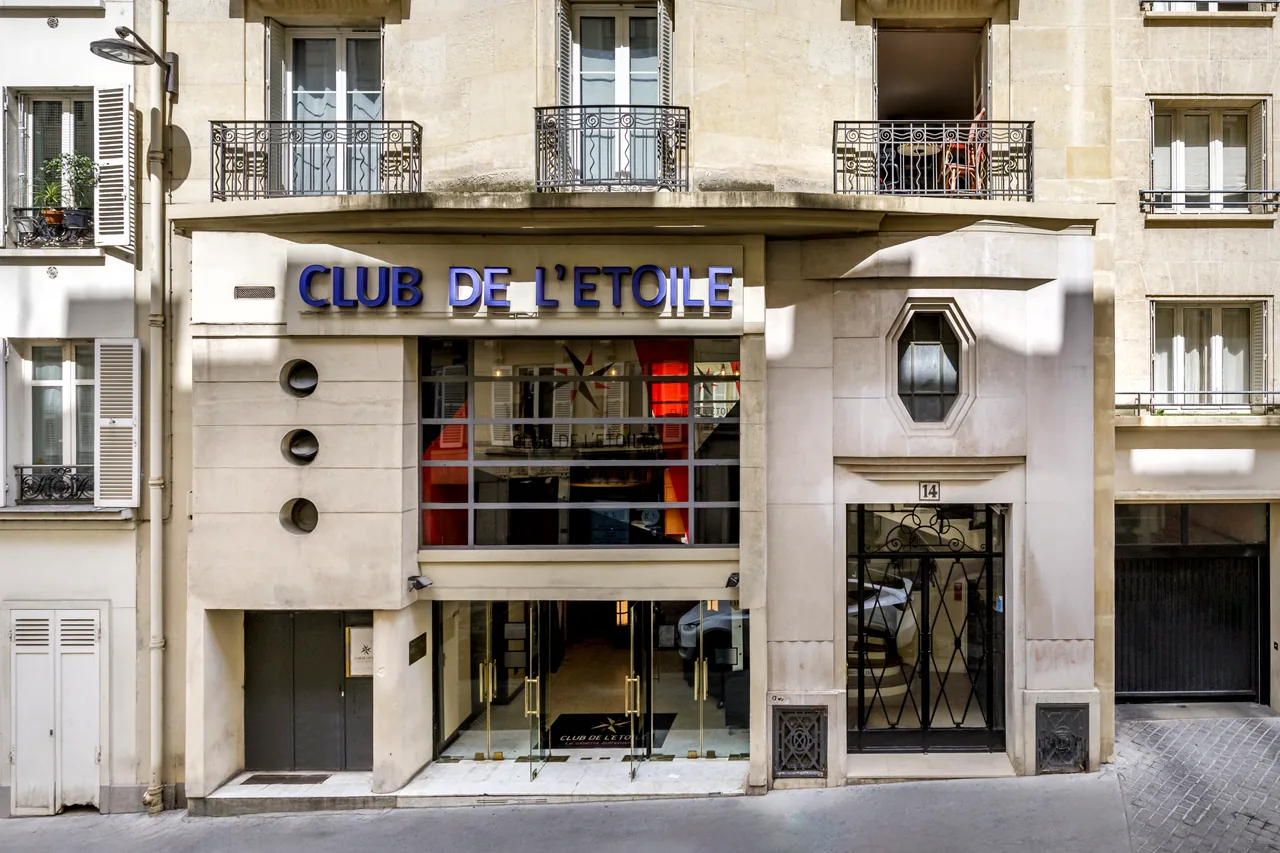 La façade du Club de l'Étoile, rue Troyon